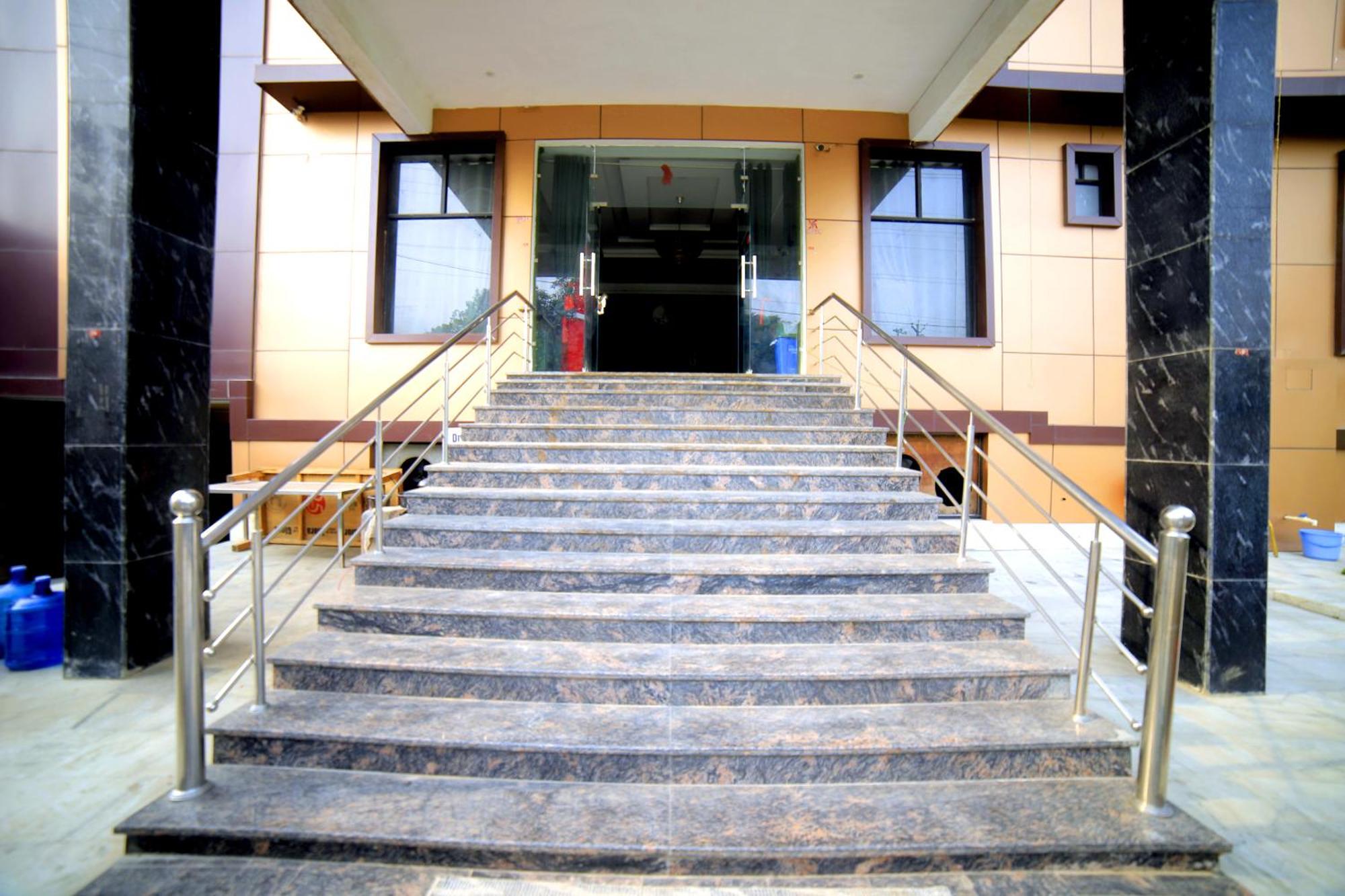 Hotel The Tulsi Garden Near Omaxe
