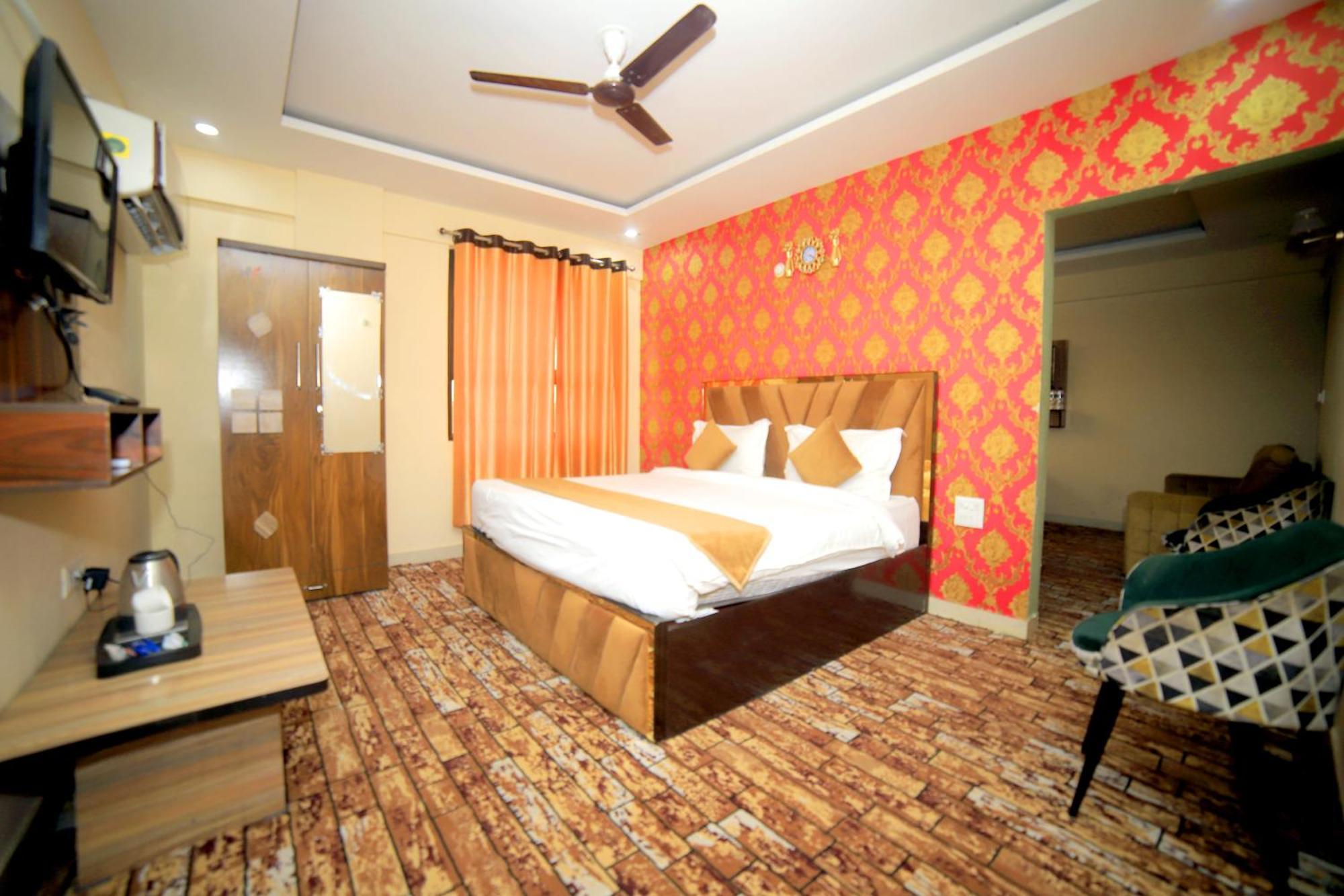 Hotel The Tulsi Garden Near Omaxe